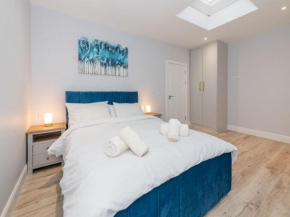 Pass the Keys Brand-New Trendy 2BR in the Vibrant Town Centre
